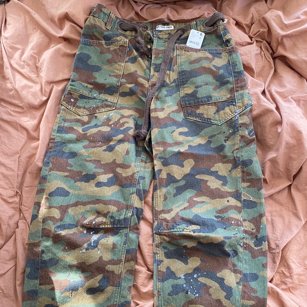 We The Free camo pull on barrel jeans